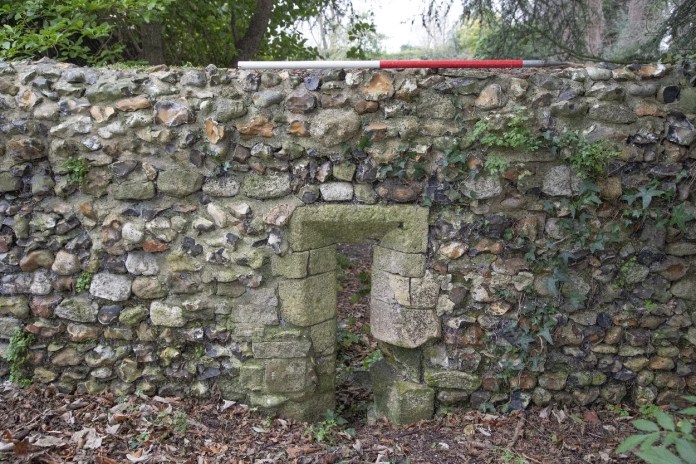 width=696