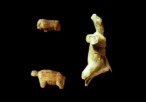 Ivory figurines from the Geißenklösterle. Photo: Württembergisches Landesmuseum Stuttgart