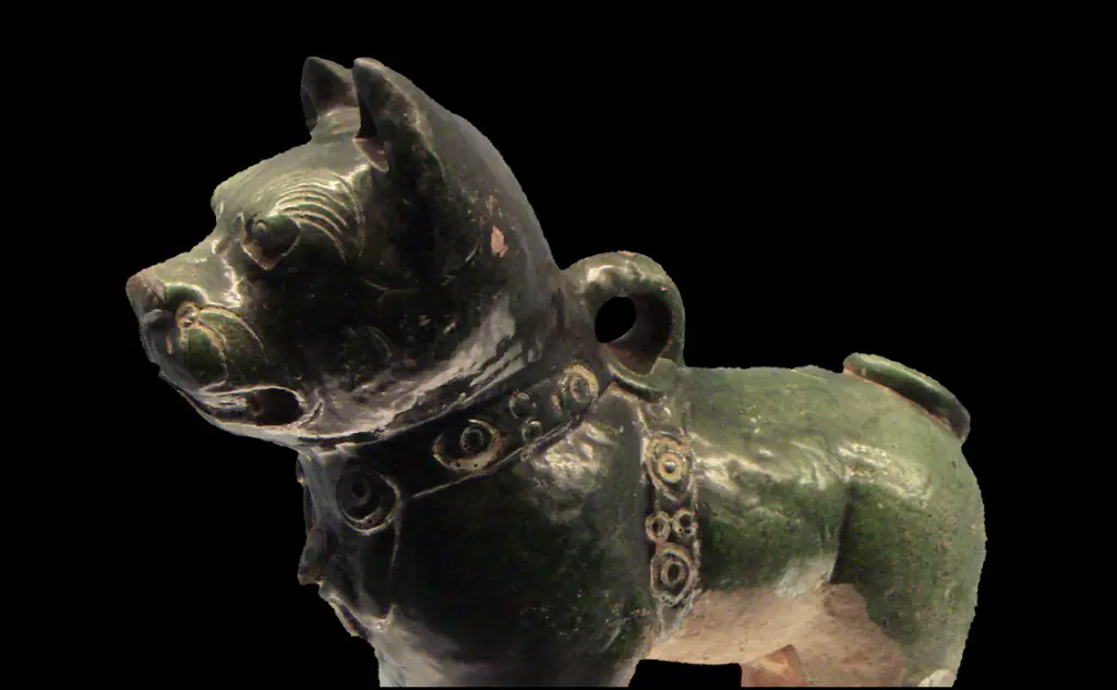 An Eastern Han green-glazed pottery dog, 25-220 CE : Wiki Commons