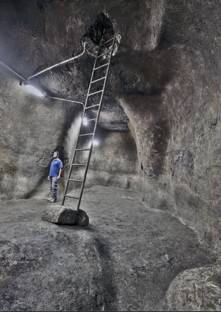 A Public Water Reservoir Dating to the First Temple Period : IAA