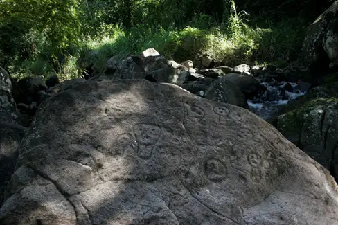 Petroglyphs of Rivière du Plessis, in Guadeloupe. Photo: Gérard Richard.