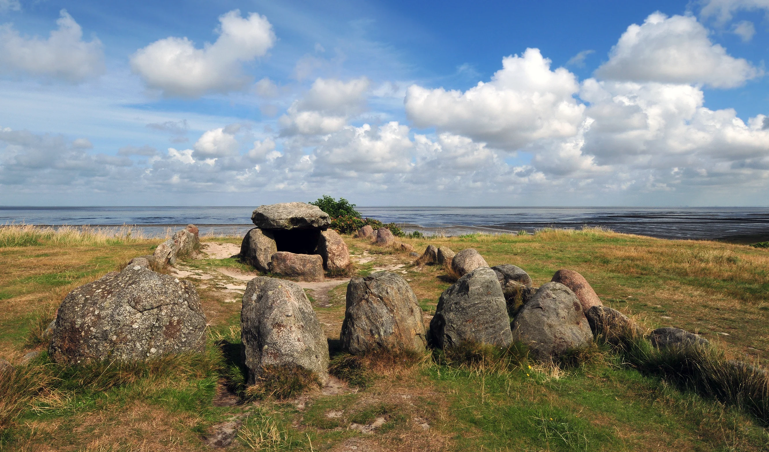 Megalith: WikiPedia