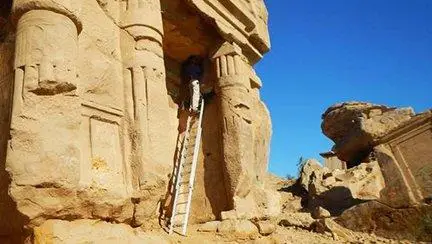 Archaeologists make unique discoveries in Egypt ...