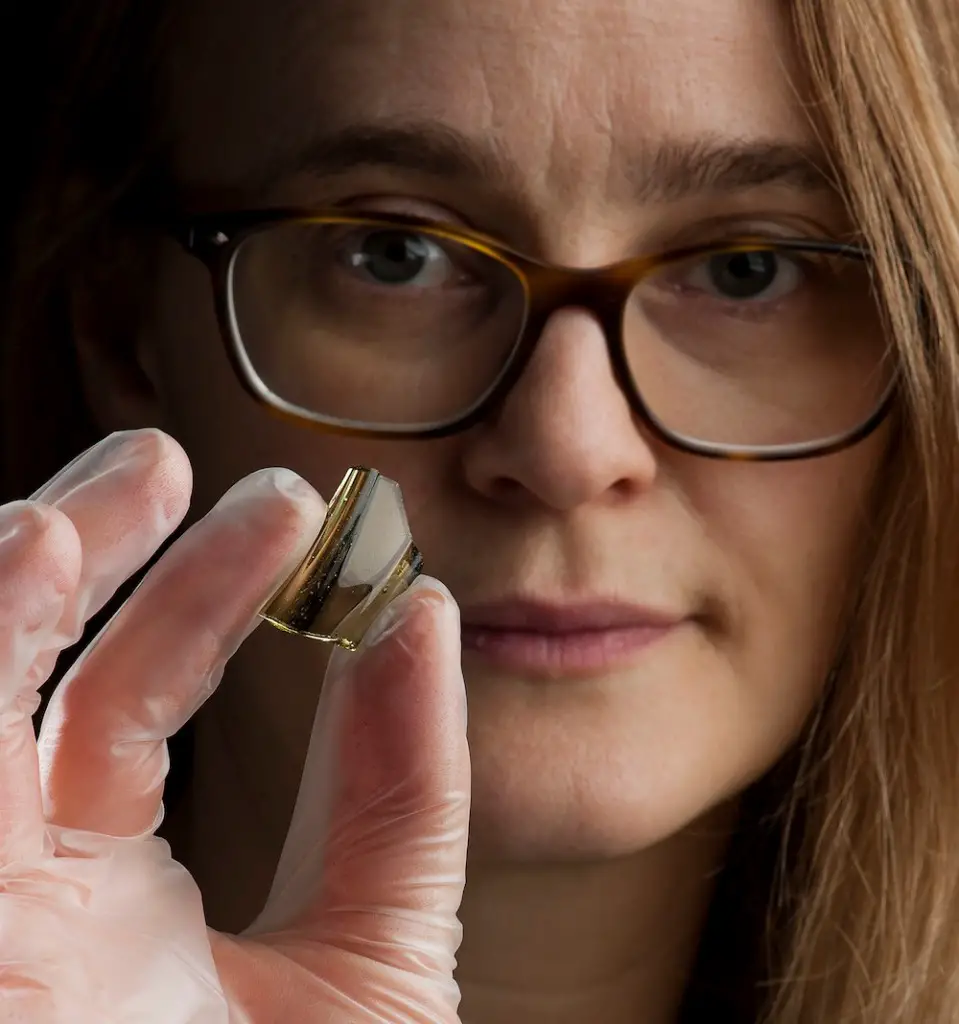 Ingrid Ystgaard, an archaeologist at the NTNU University Museum and project manager for the archaeological survey at the Ørland Main Air Station, holds a shard of a glass beaker imported from the Rhine area in today’s Germany. These glass beakers were of great value and show that the farm was relatively well off, with access to products from the continent. Photo: Åge Hojem, NTNU University Museum