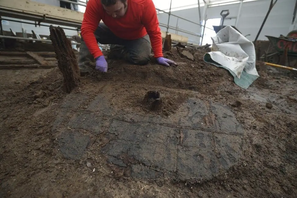 most complete bronze age wheel to date found at must farm near peterborough