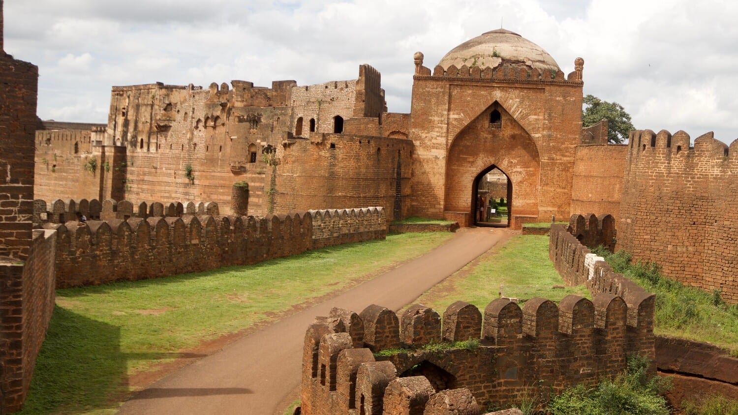 15 Historic Forts From India
