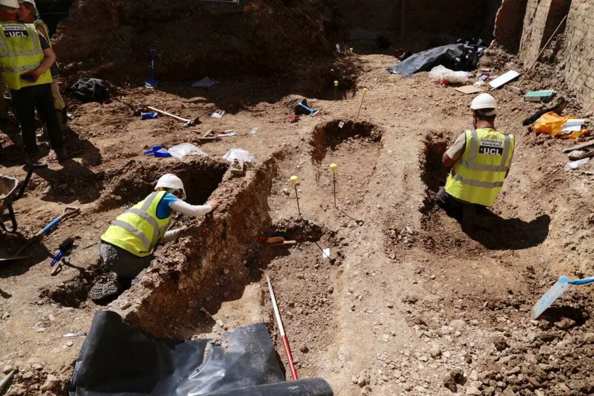 quaker burial site discovered on brighton’s royal pavilion estate
