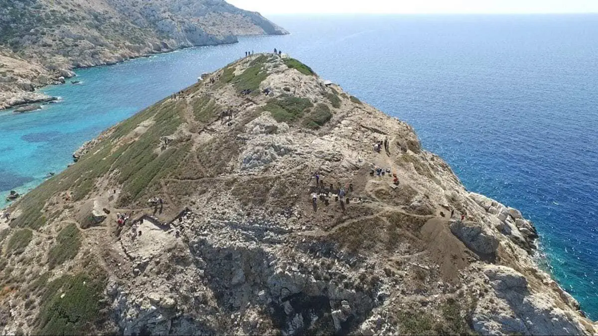 discoveries from dawn of the cycladic bronze age on remote greek island