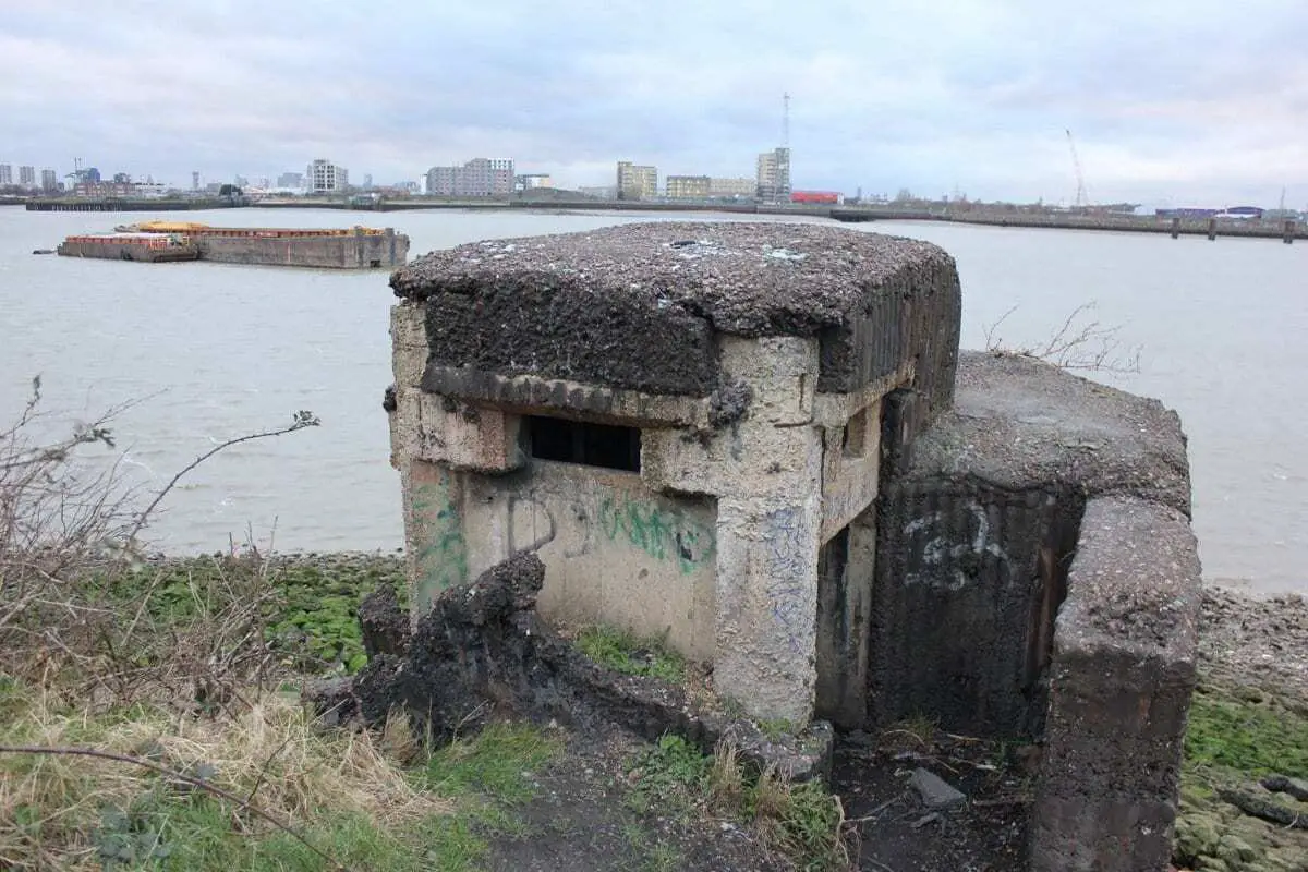 london’s lost castles and fortifications