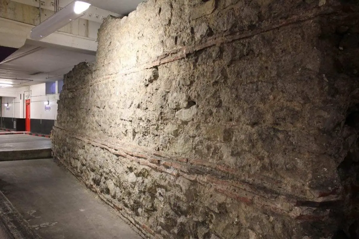 london’s lost castles and fortifications