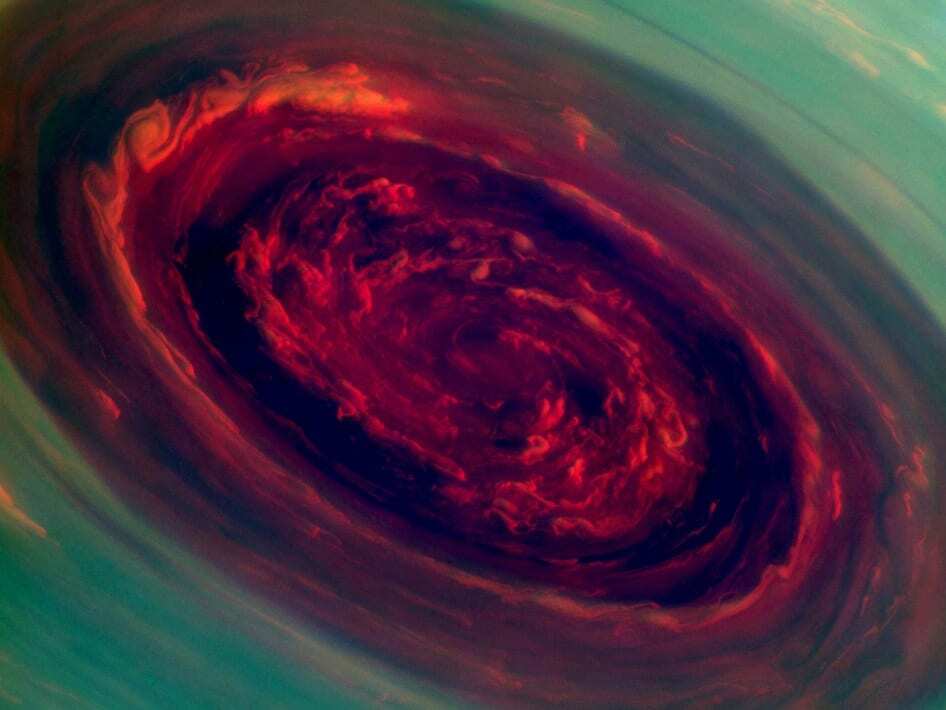 saturn’s obscure hexagon feature has a multi-layer system of haze