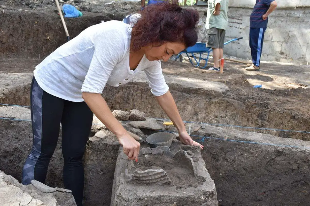 archaeologists discover thracian pit sanctuary