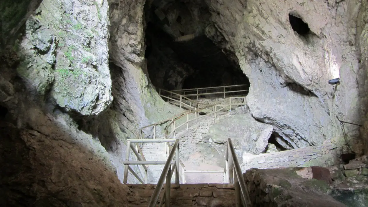 predjama – the castle in a cave