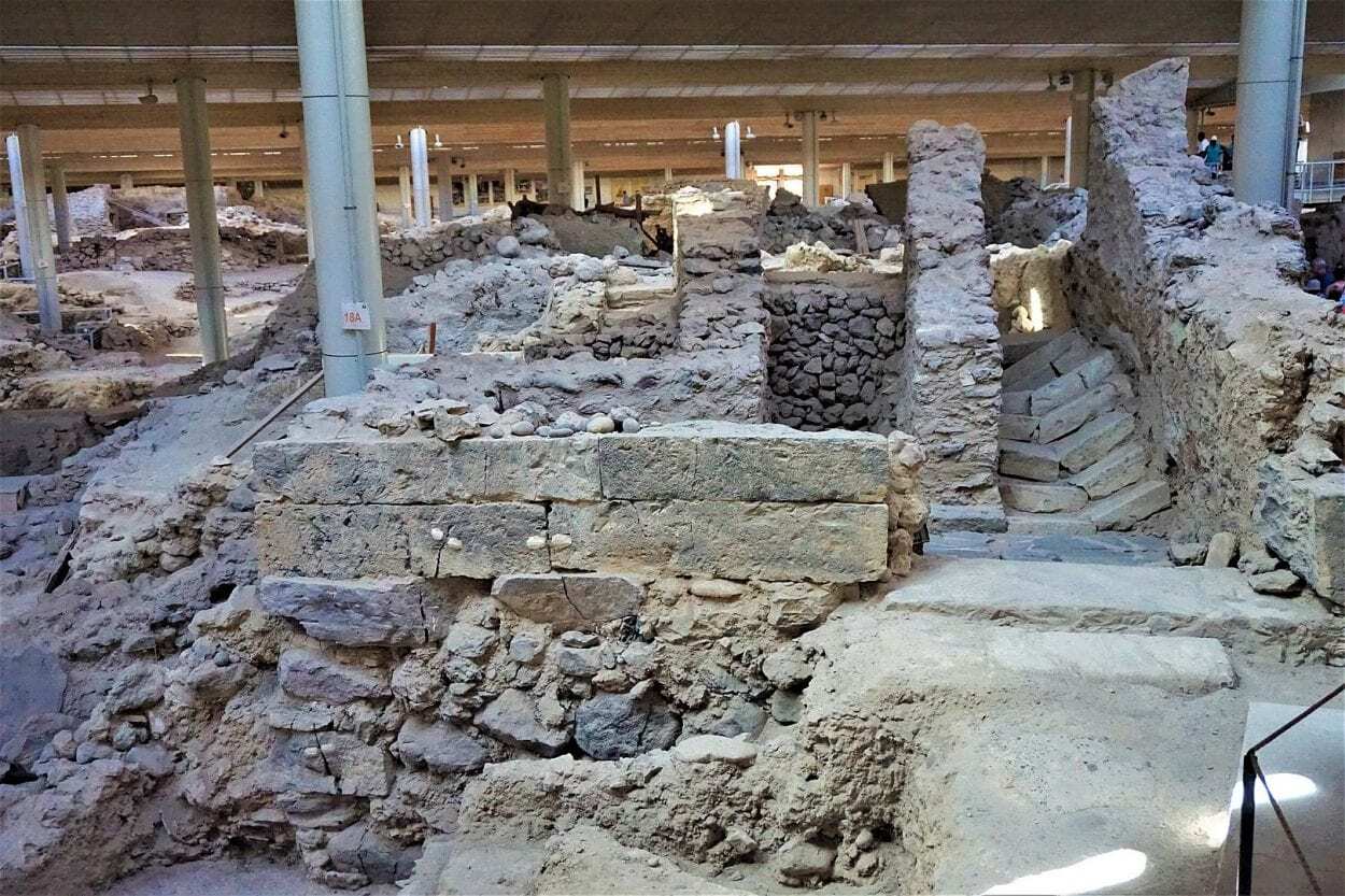 akrotiri – the ancient town buried by a volcano