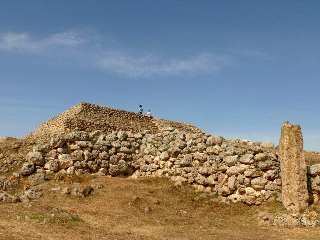 the prehistoric altar of monte d’accoddi