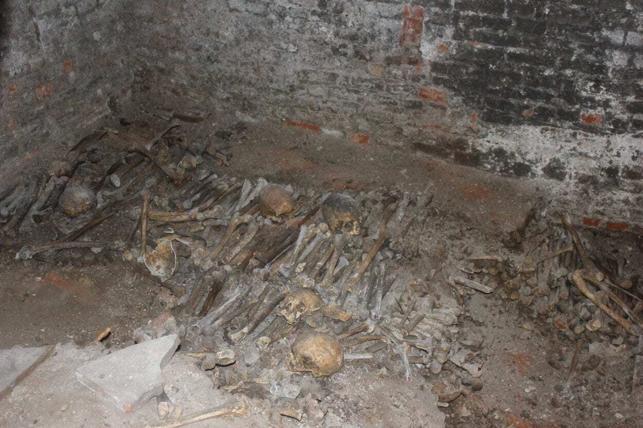 london’s house of the dead – st bride’s charnel house