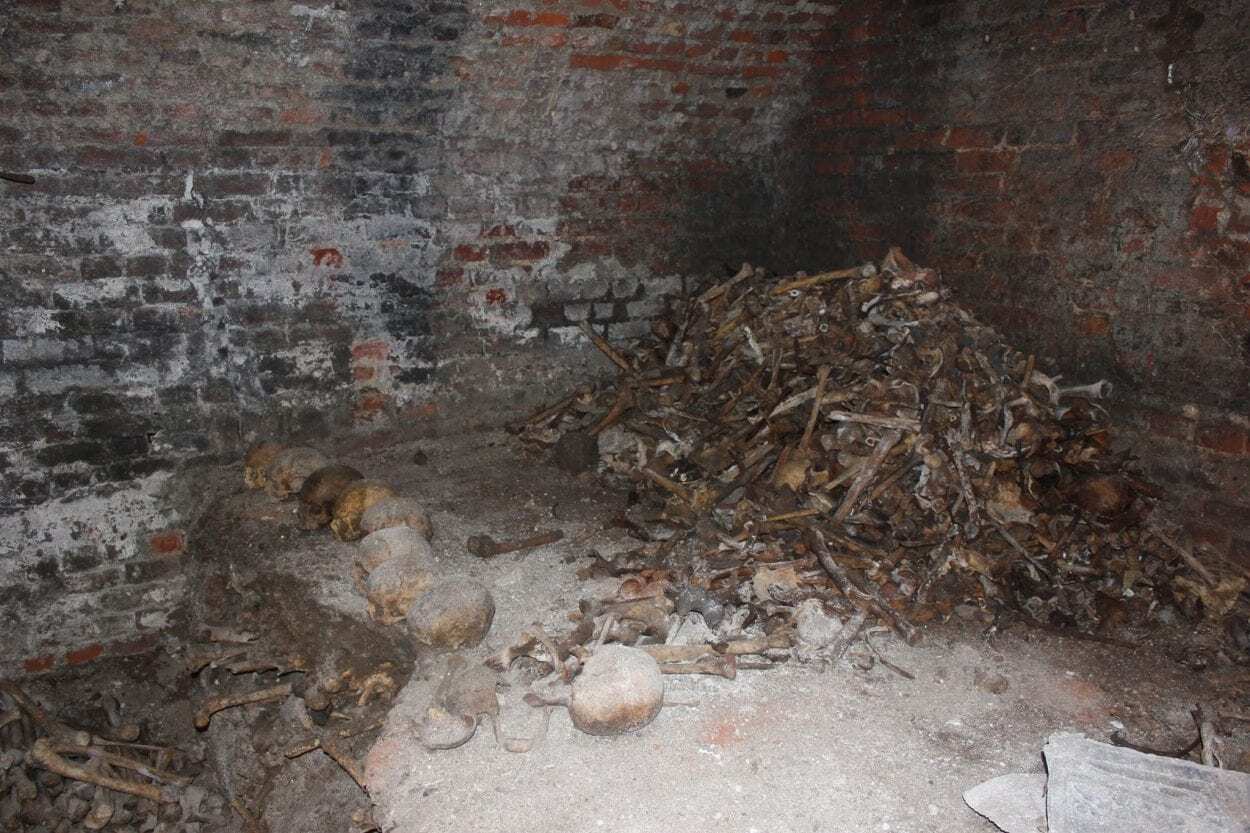 london’s house of the dead – st bride’s charnel house
