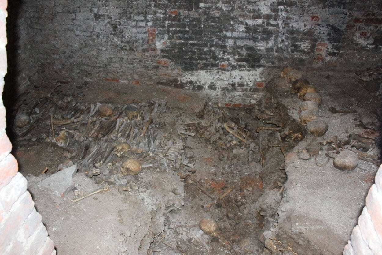 london’s house of the dead – st bride’s charnel house