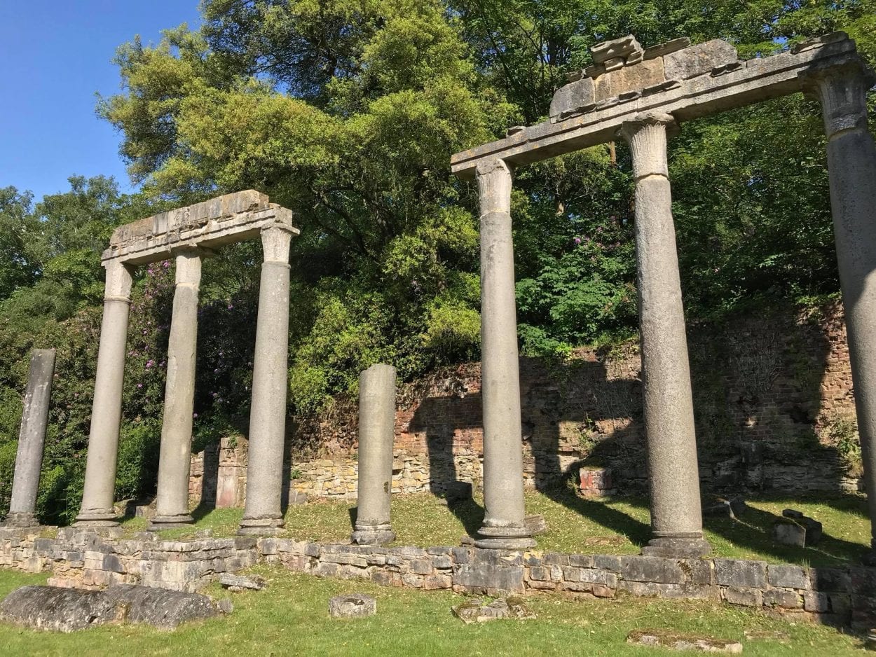 the leptis magna roman ruins near london