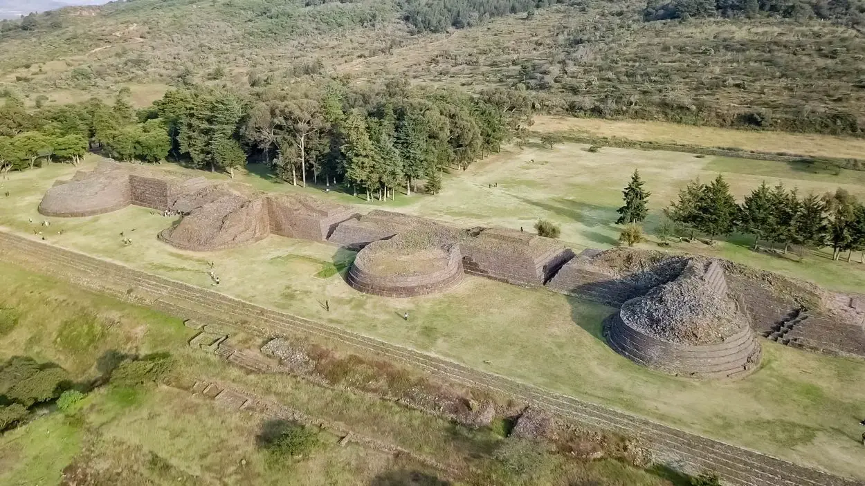 tzintzuntzan – the city of rounded pyramidal yácata
