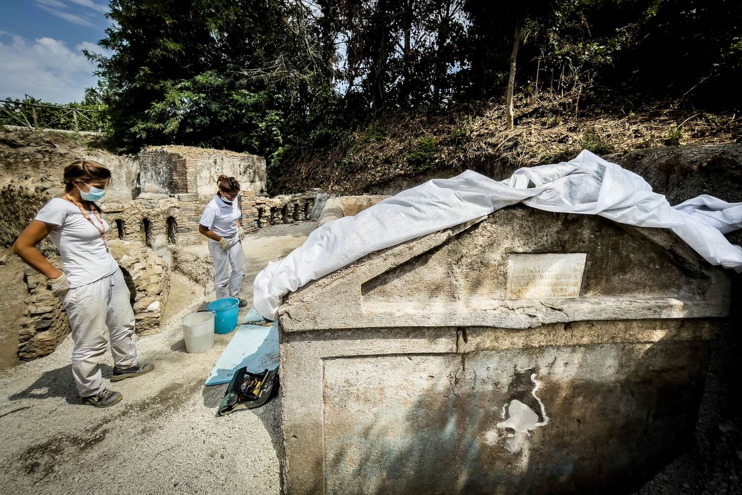 Tomb containing mummified remains uncovered at Pompeii
