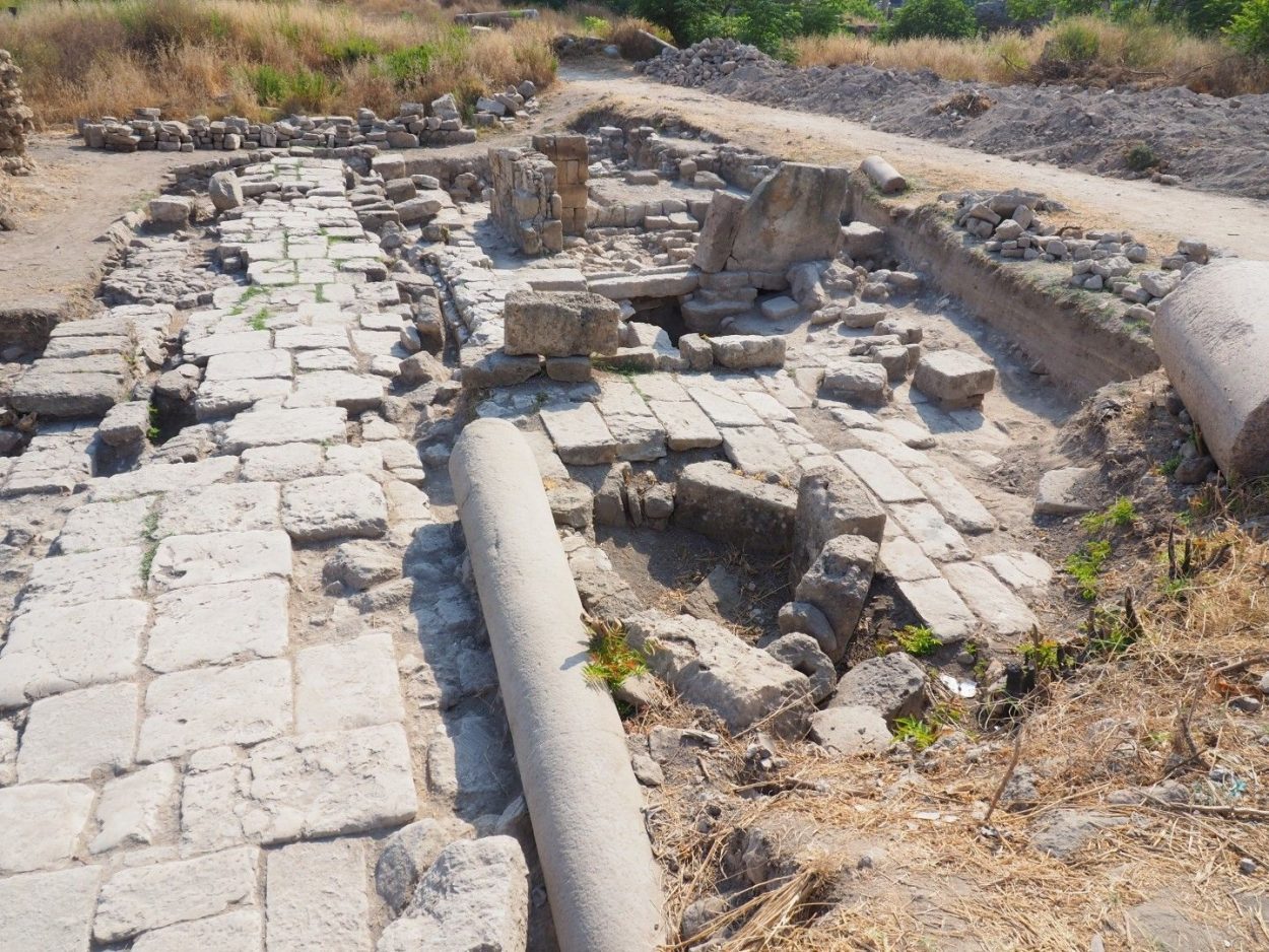 archaeologists excavate roman temple complex in tyre temple2