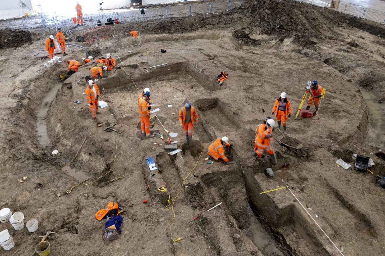 “once-in-a-lifetime” roman statue discovery HS2 archaeologists excavating Roman atefacts