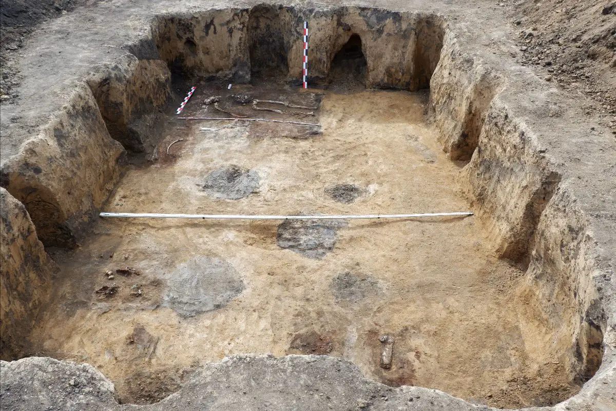 warrior’s grave reveals ornate scythian treasures syth12