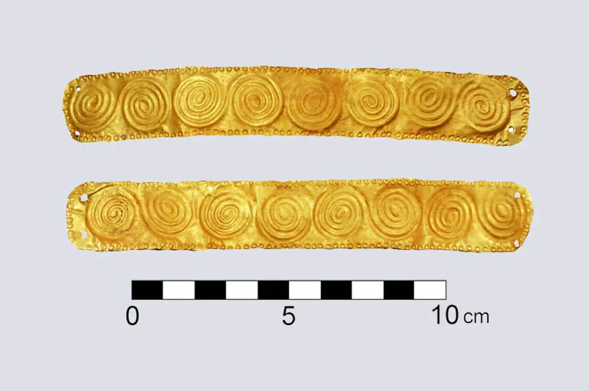 gold jewellery from the time of nefertiti found in bronze age tombs egy2
