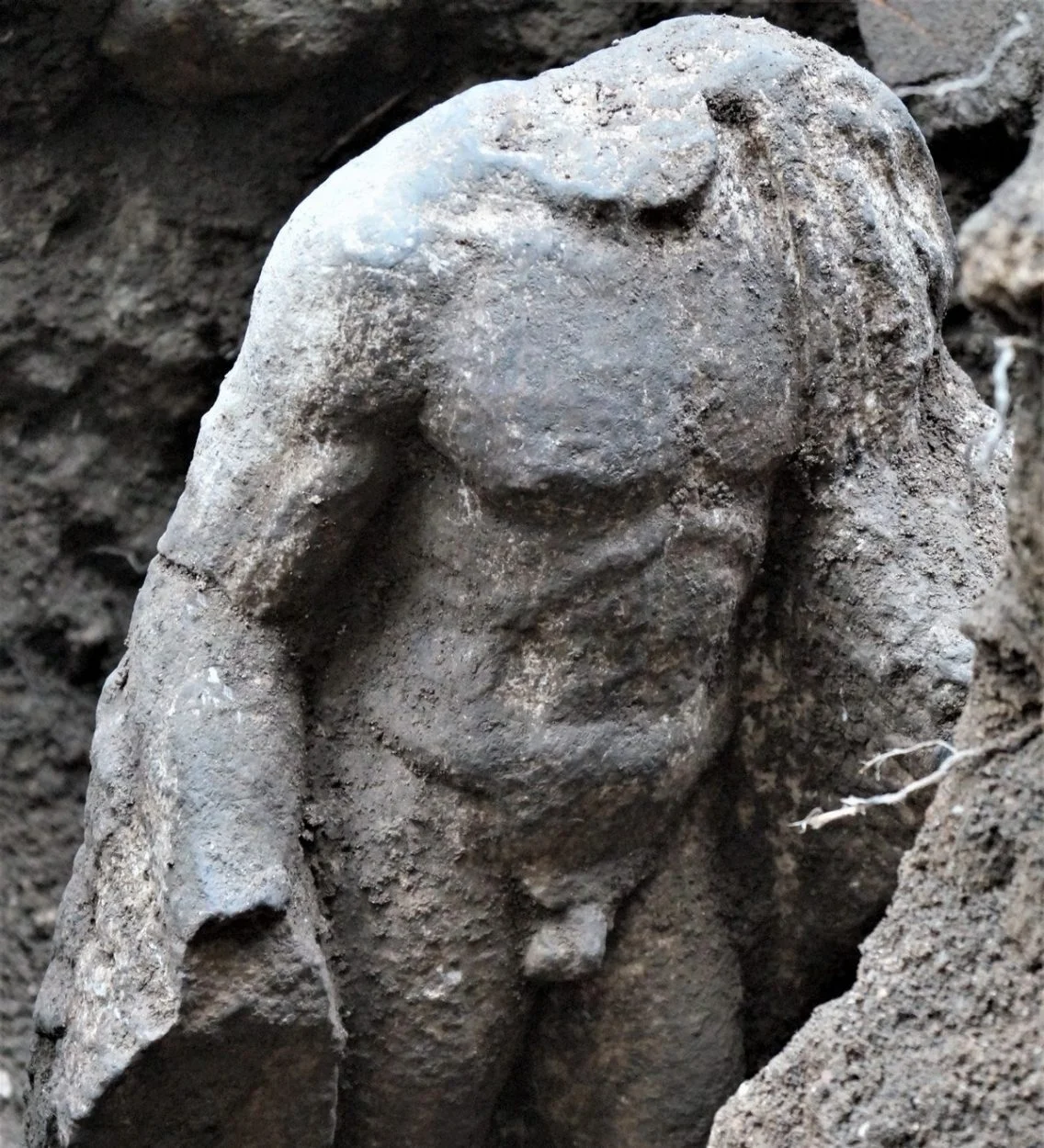 Archaeologists excavate Roman-era statue in centre of ancient Veria - HeritageDaily