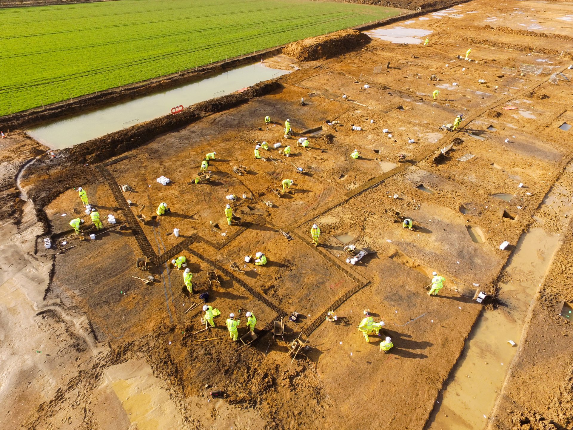2 Archaeologists at work on the A14 Cambridge to Huntington route not Alconbury ©MOLA