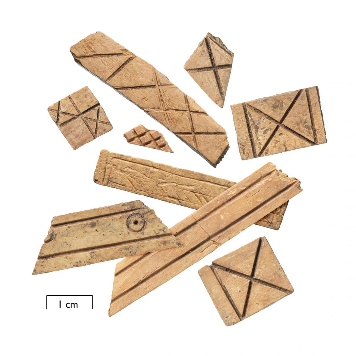 7 Decorated inlays or veneers evidence for bone working found at Roman site near Alconbury. ©MOLA