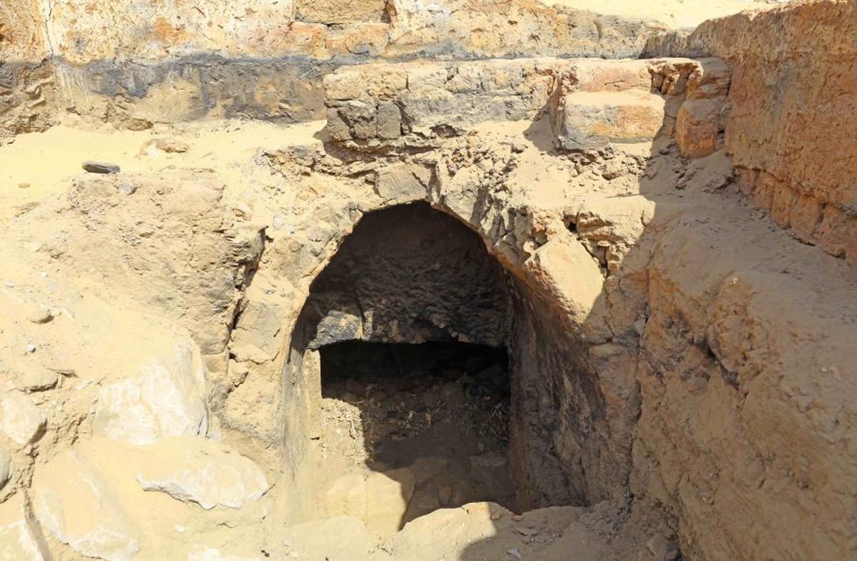 greco-roman tomb containing twenty mummies discovered near aswan MILAN2