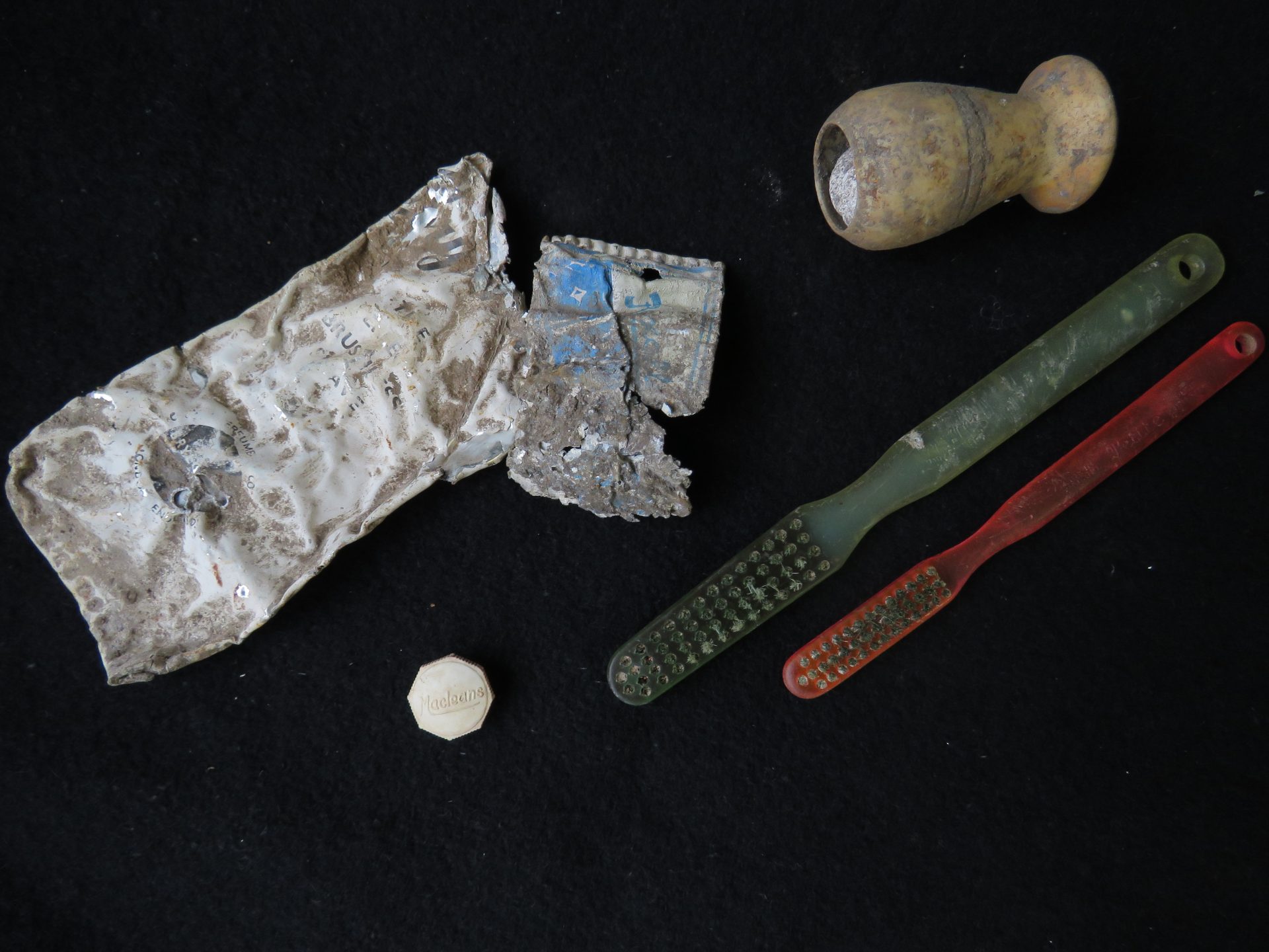 Personal hygiene products credit Wessex Archaeology