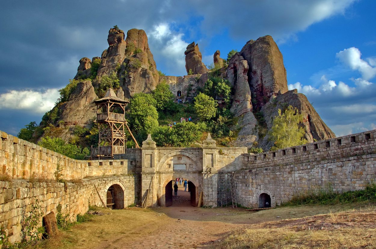 the belogradchik fortress shutterstock 112558628