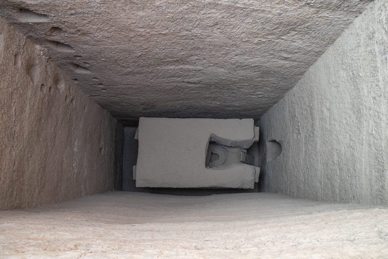 archaeologists find ancient egyptian tomb belonging to “commander of foreign mercenaries” ab2