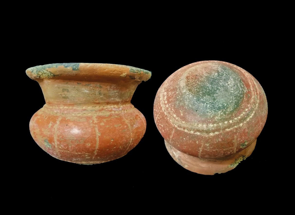 maya chocolate vessel found in cave pot2