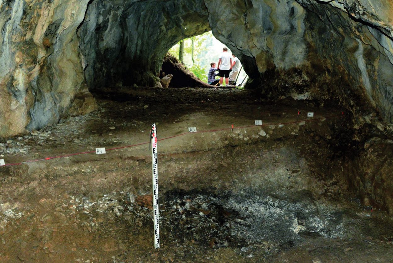 Photo of Stopy pravekých lovcov nájdené v slovenskej jaskyni – Dedičný denník