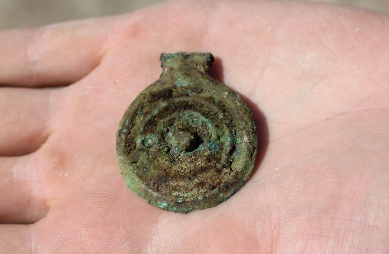 bronze age treasures found in burial site bronze2