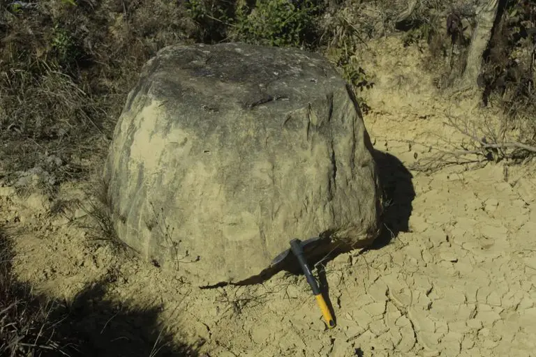 Archaeologists discover giant stone jars in India