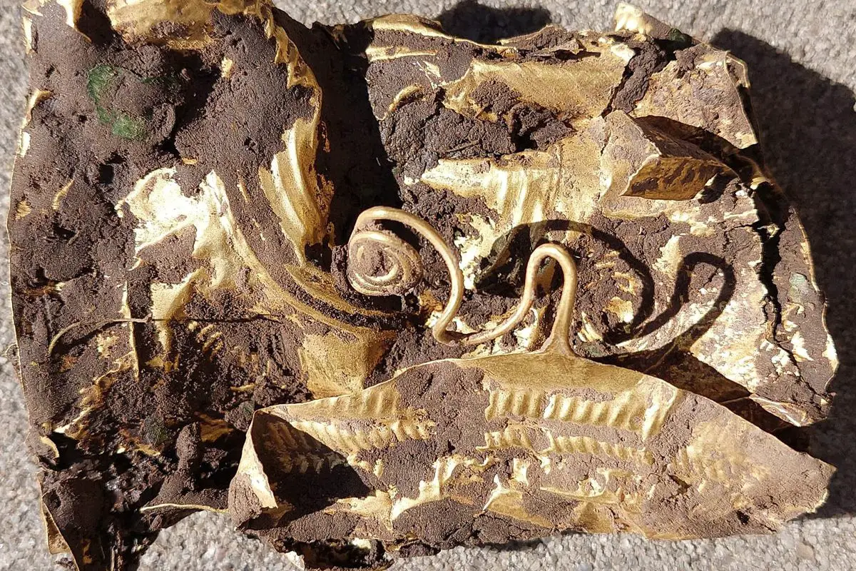 ornate golden belt unearthed by czech farmer belt1