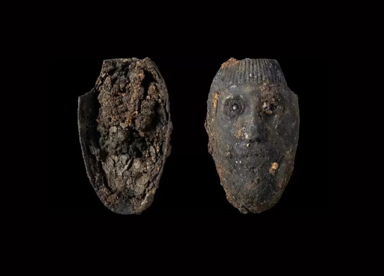 archaeologists uncover “once in a lifetime” 1300-year-old gold and gemstone necklace NECK2