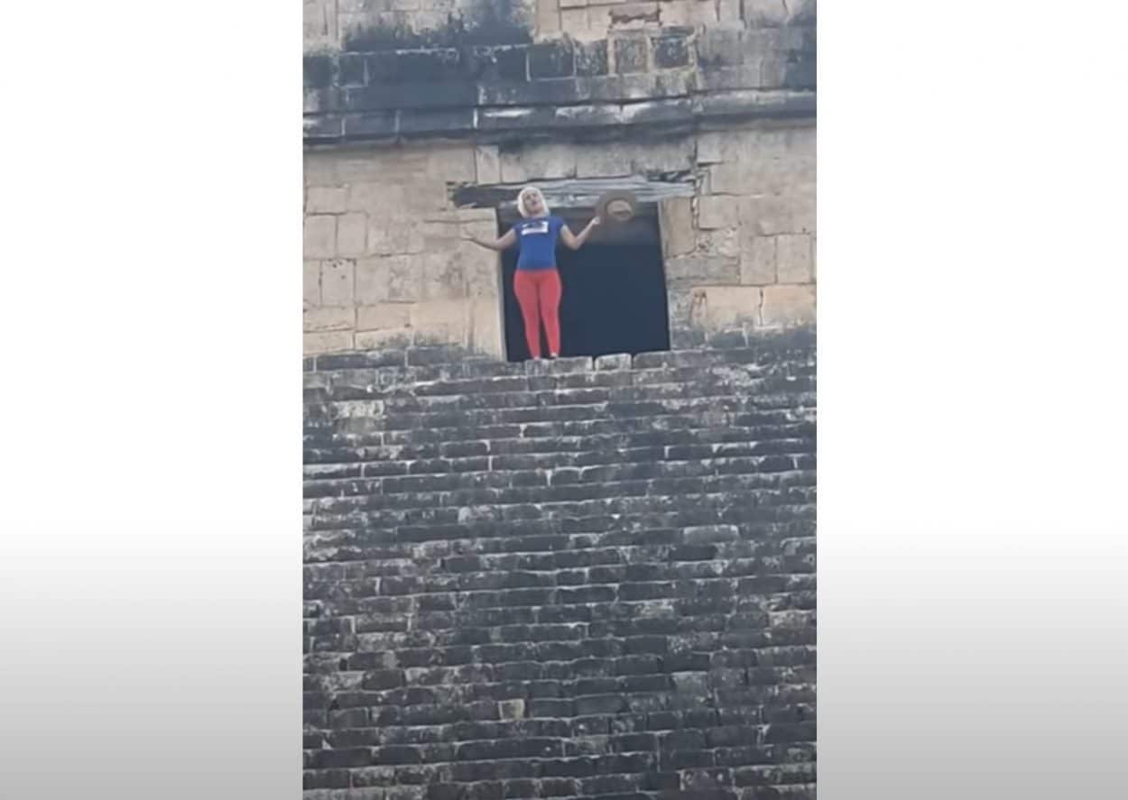 woman who illegaly climbed the chichén itzá’s kukulcán pyramid fined fined1