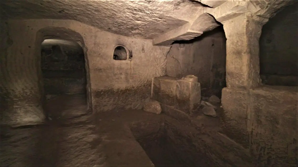 2000-year-old burial cave linked to salome from nativity salom2