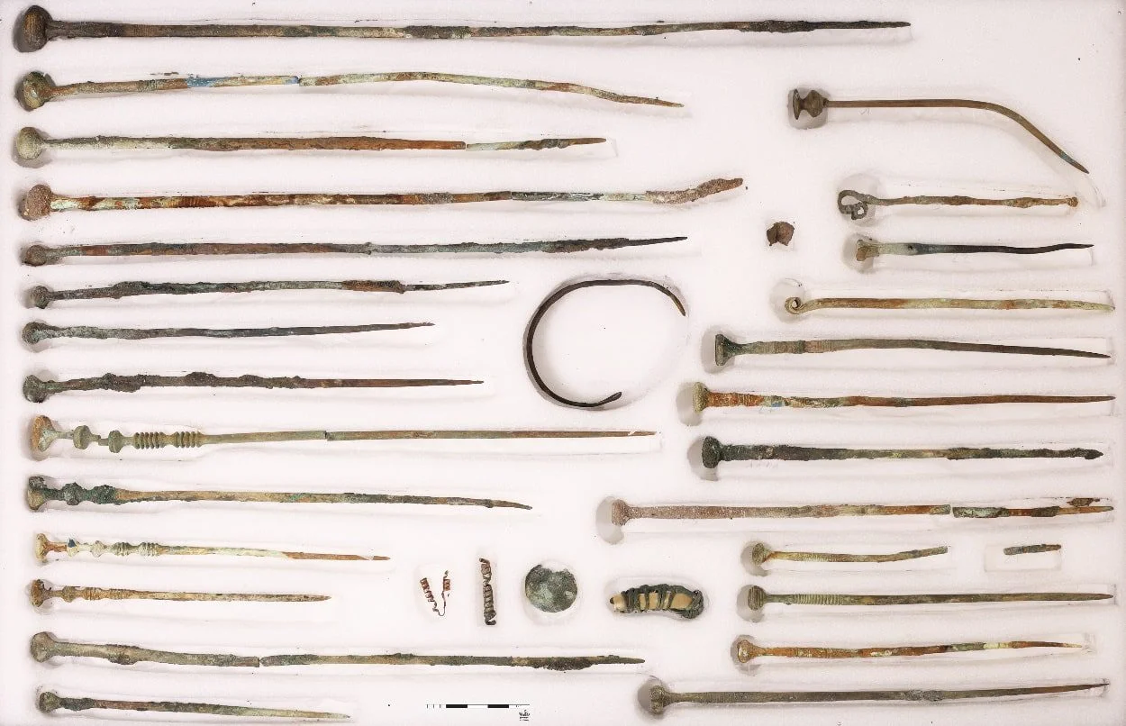 ancient “wishing well” with ritual deposits discovered well2