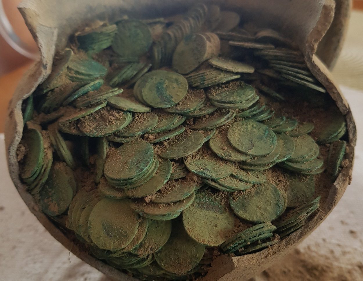 Skarb 1000 monet odkryty we wschodniej Polsce |  Dziedzictwo Codzienne