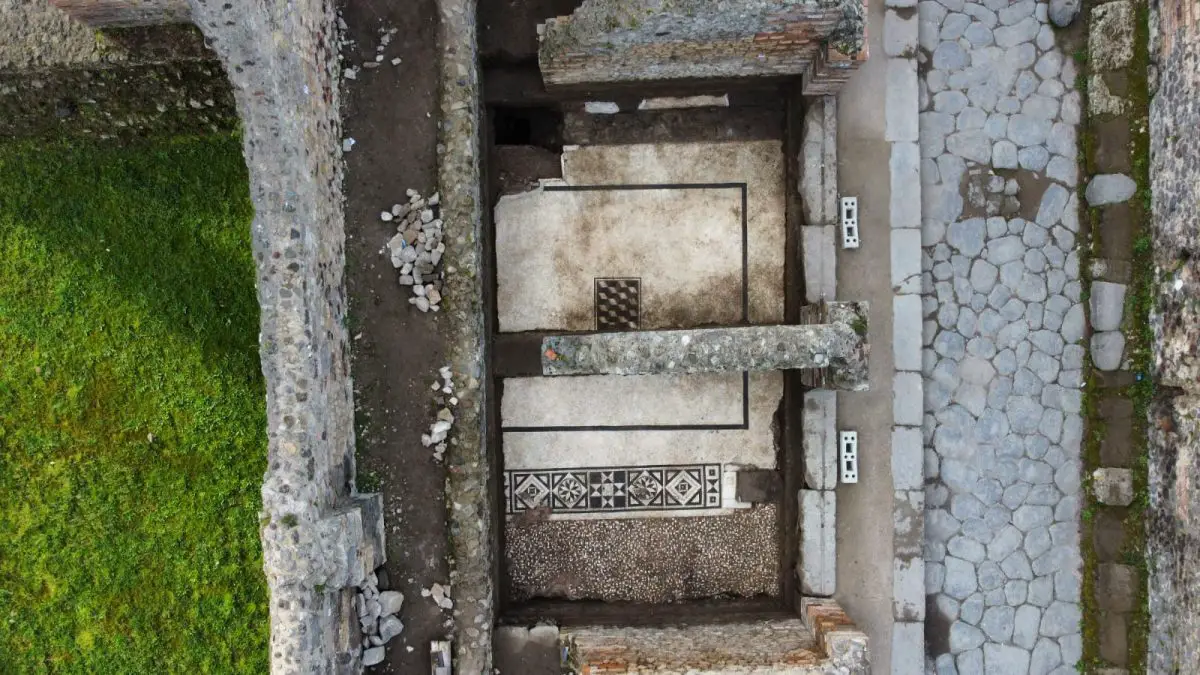 Abandoned mosaic flooring found at Roman Pompeii | HeritageDaily