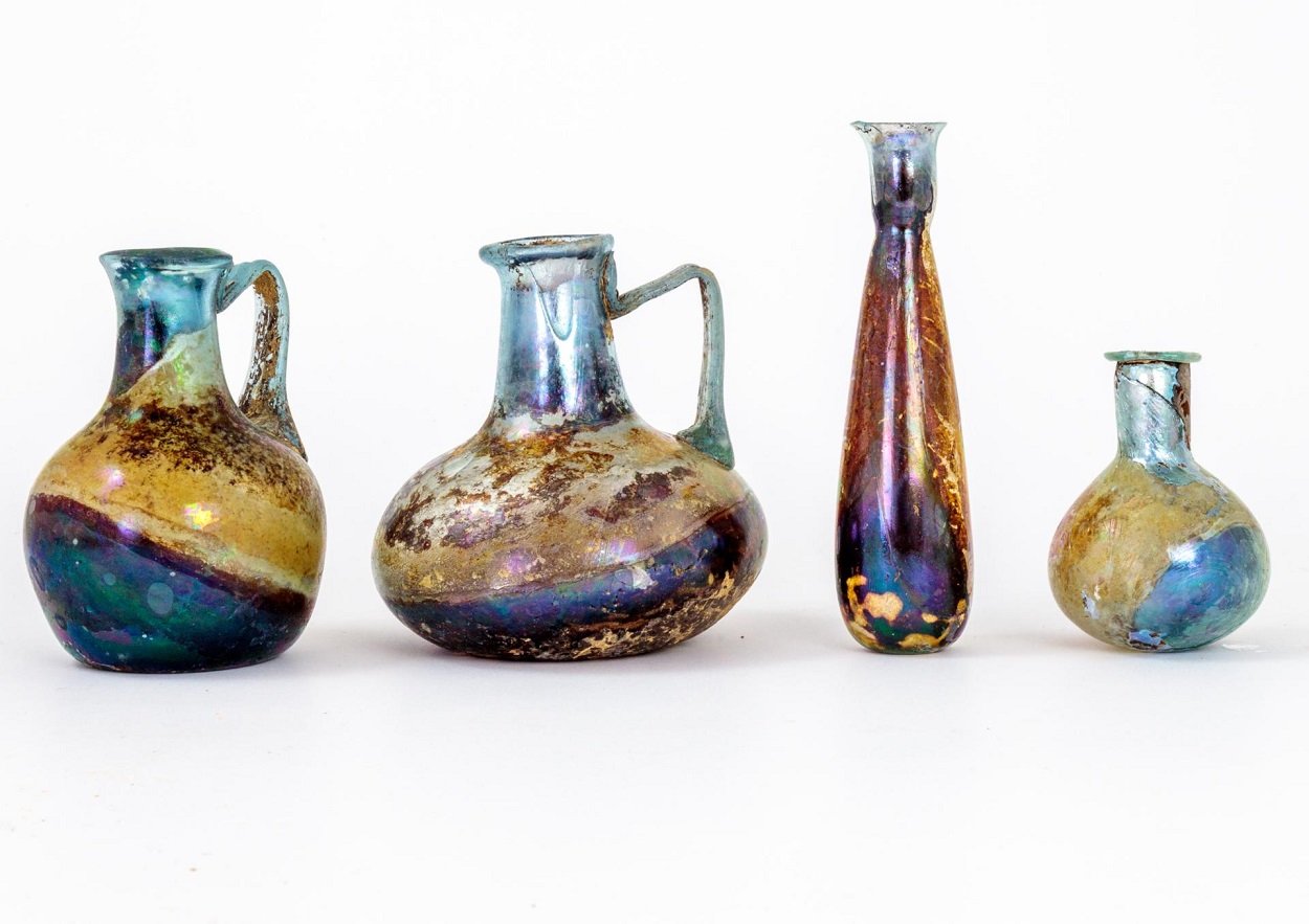 Archaeologists uncover exquisite Roman glassware in Nîmes